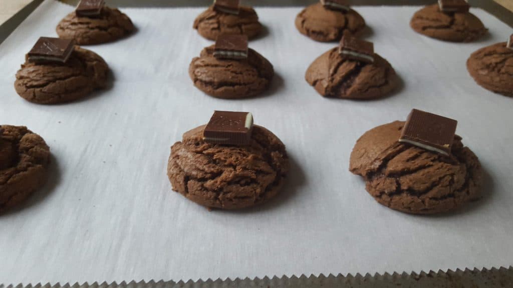 mints on top of cookies