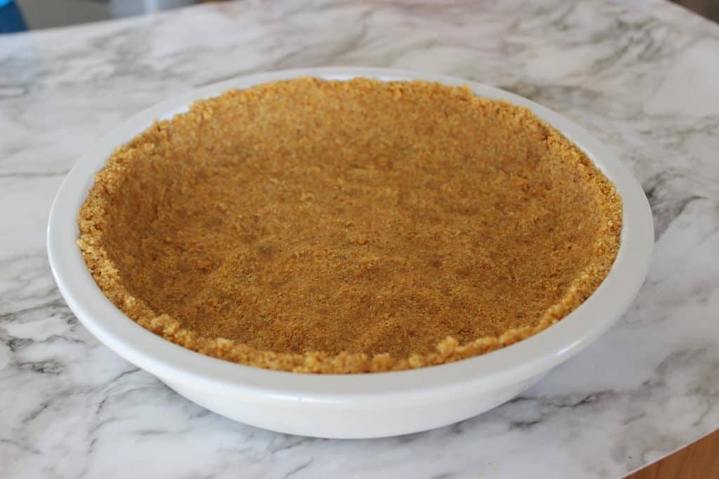 graham cracker pie crust in white pie plate