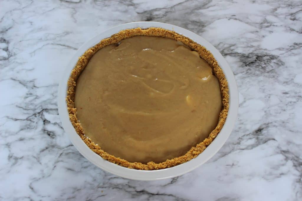 caramel filling in the graham cracker pie crust