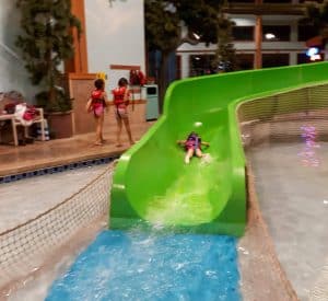 20 Super Helpful Indoor Water Park Tips - planningforkeeps.com