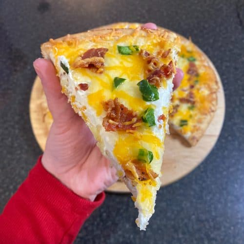 a slice of jalapeno popper pizzer